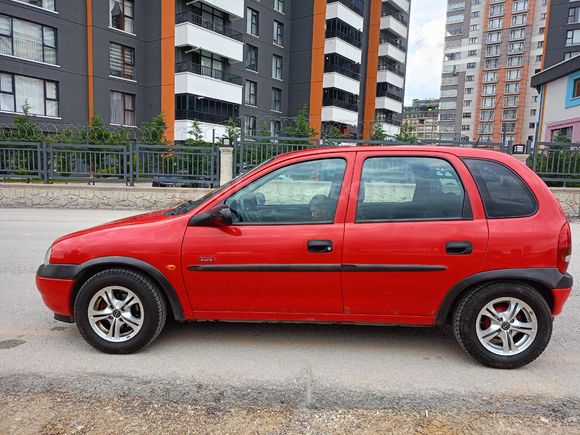 Sahibinden Opel Corsa 1.4 GLS 2000 Model  245.000 km Kırmızı