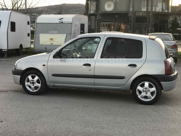 Sahibinden Renault Clio 1.6 RTE 2000 Model  298.000 km Gri