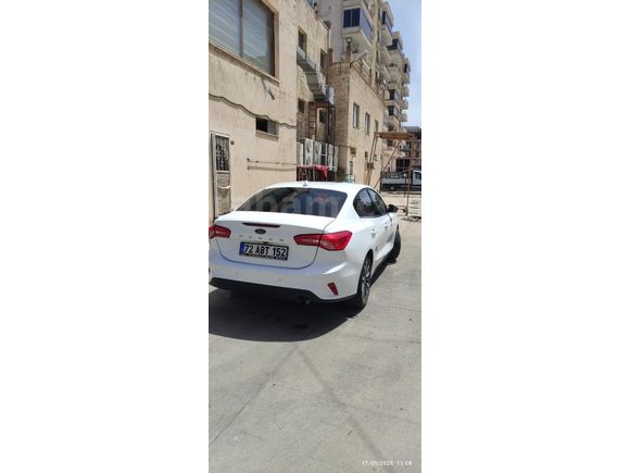 ÖĞRETMENDEN ACİL SATILIK.....Sahibinden Ford Focus 1.5 EcoBlue Titanium Stil 2023 Model Mardin 48.000 km Beyaz