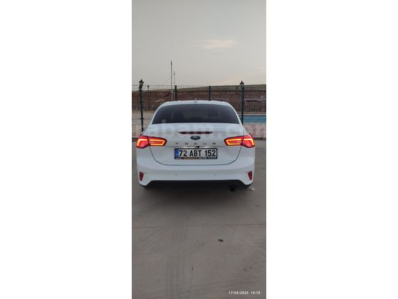 ÖĞRETMENDEN ACİL SATILIK.....Sahibinden Ford Focus 1.5 EcoBlue Titanium Stil 2023 Model Mardin 48.000 km Beyaz