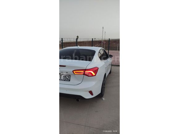 ÖĞRETMENDEN ACİL SATILIK.....Sahibinden Ford Focus 1.5 EcoBlue Titanium Stil 2023 Model Mardin 48.000 km Beyaz