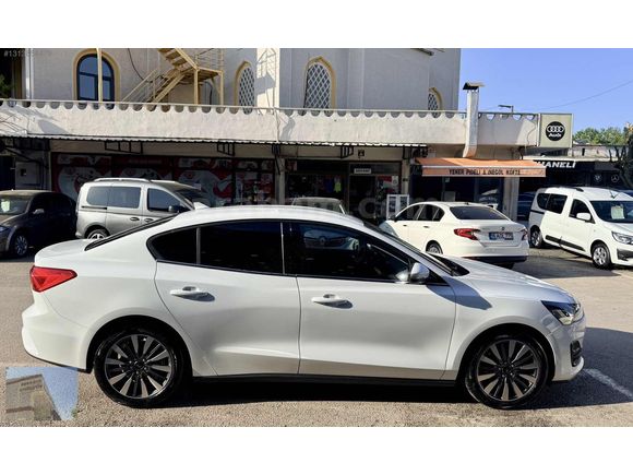 ANADOLU OTOMOTİV SIFIR AYARINDA BOYASIZ İLK ELDEN FOCUS TİTANİUM