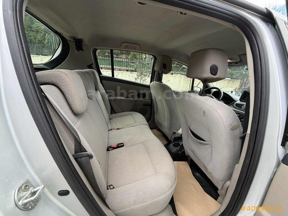 Öztürk Motors 2006 Dizel Hb Clio Ekranlı İç Krem Emsalsiz