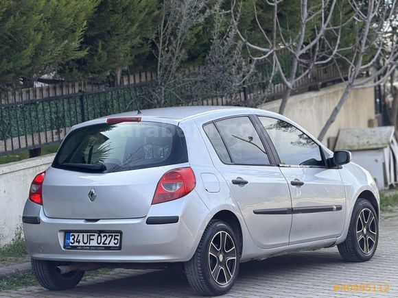 Öztürk Motors 2006 Dizel Hb Clio Ekranlı İç Krem Emsalsiz