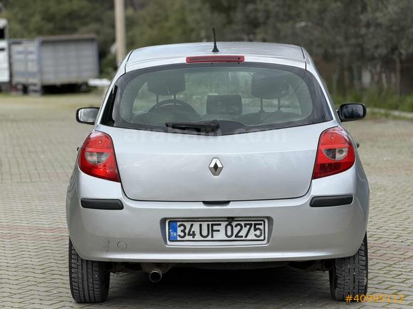 Öztürk Motors 2006 Dizel Hb Clio Ekranlı İç Krem Emsalsiz