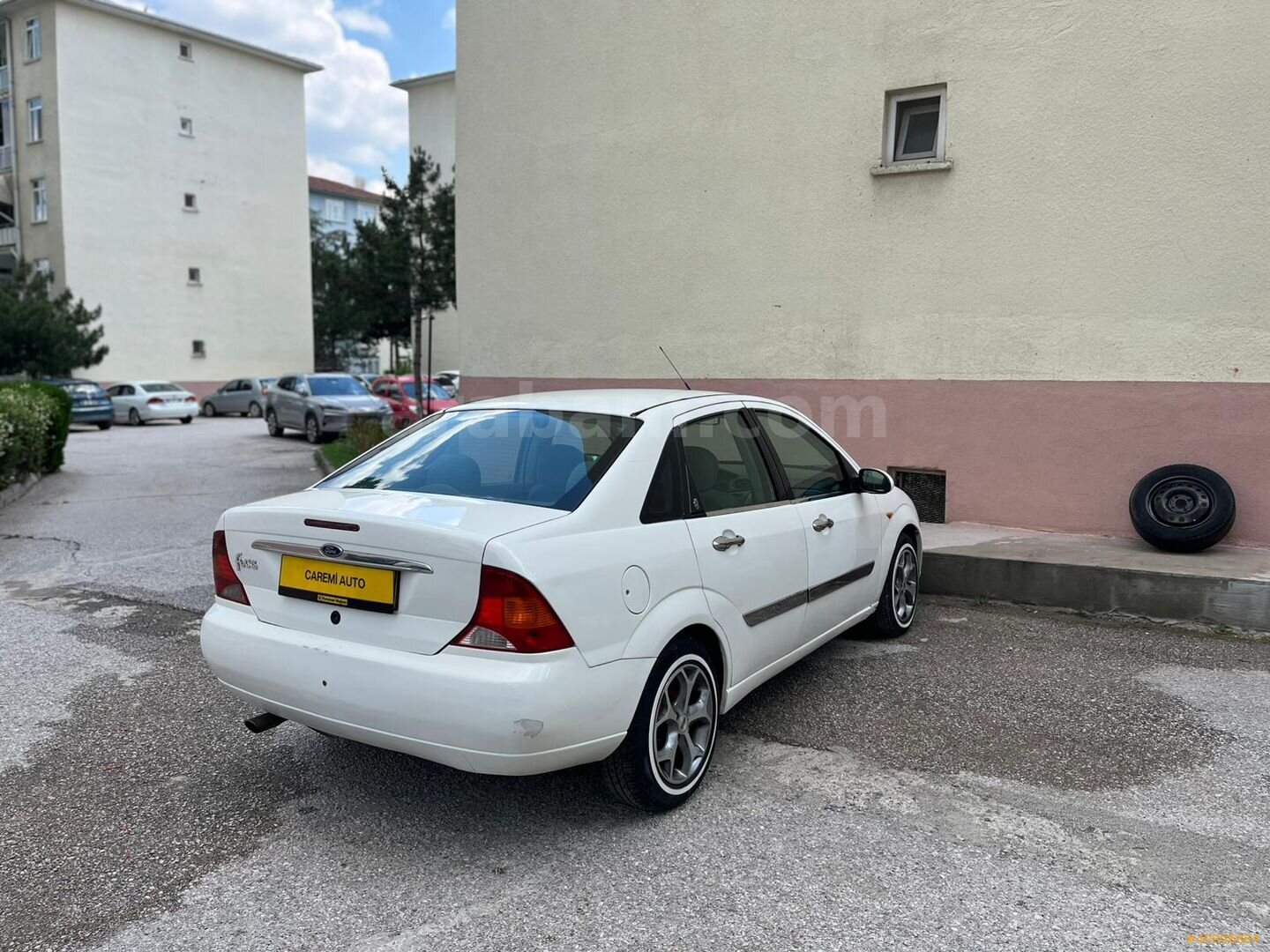 Galeriden Ford Focus 1.6 Ghia 2000 Model Ankara 299.000 km Beyaz 7