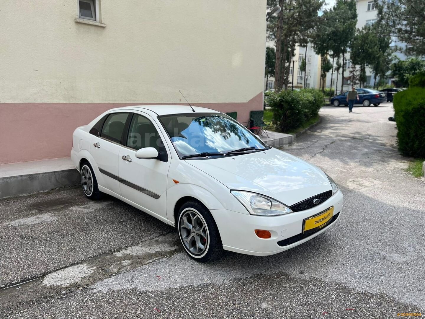 Galeriden Ford Focus 1.6 Ghia 2000 Model Ankara 299.000 km Beyaz 1
