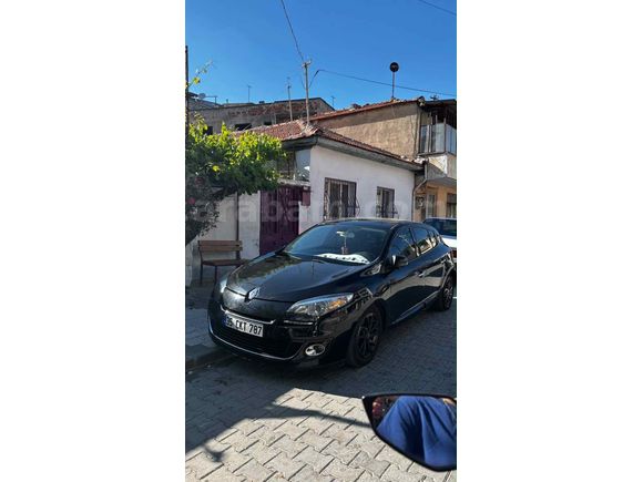 Sahibinden Renault Megane 1.6 Icon Ağır Hasarlı 