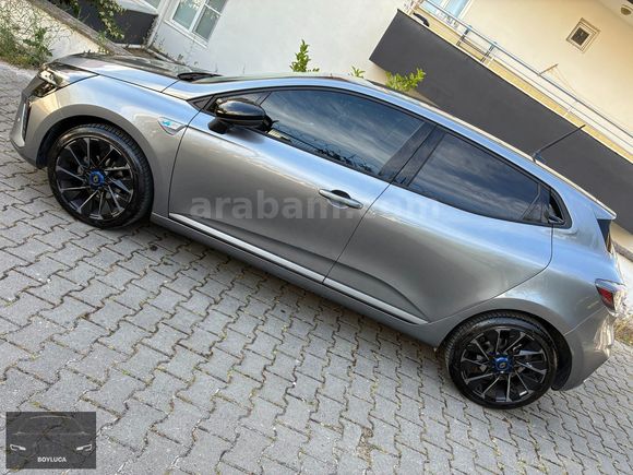 HATASIZ 2025 RENAULT CLİO 1.0 TECHNO ESPRİT ALPİNE X-TRONİC GSR2