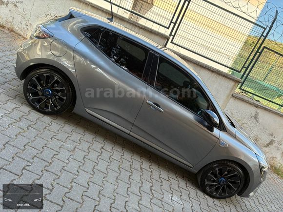 HATASIZ 2025 RENAULT CLİO 1.0 TECHNO ESPRİT ALPİNE X-TRONİC GSR2