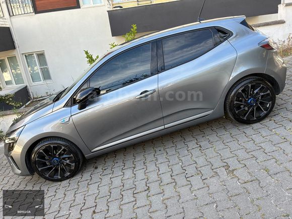HATASIZ 2025 RENAULT CLİO 1.0 TECHNO ESPRİT ALPİNE X-TRONİC GSR2