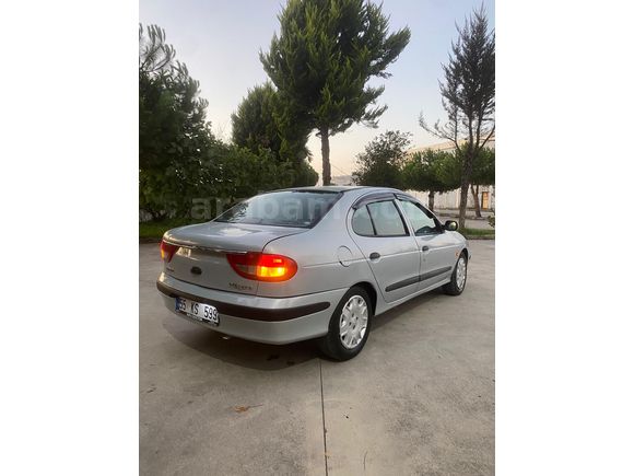 Sahibinden Renault Megane 1.6 RTE 2001 Model    Gri (Gümüş)
