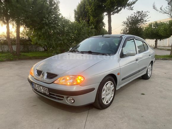 Sahibinden Renault Megane 1.6 RTE 2001 Model    Gri (Gümüş)