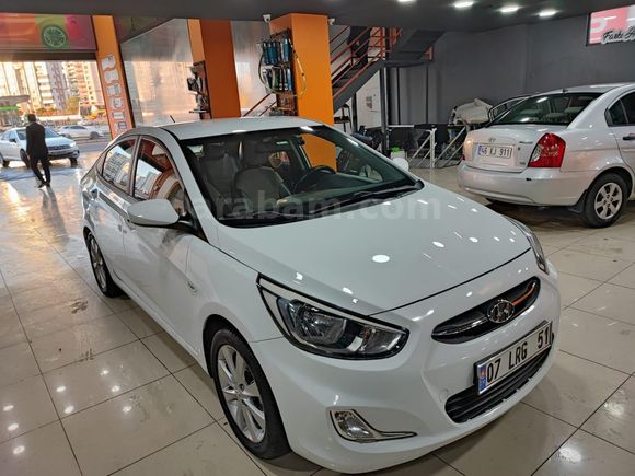 Sahibinden Hyundai Accent Blue 1.4 D-CVVT Mode Plus 2015 Model Diyarbakır 73.000 km Beyaz