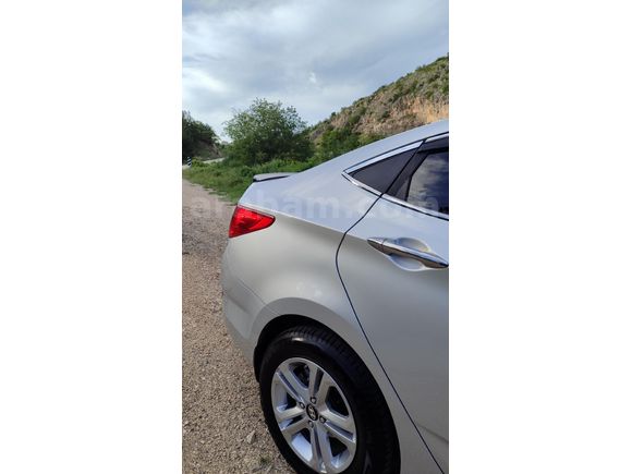 Sahibinden Hyundai Accent Blue 1.6 CRDI Mode 2012 Model