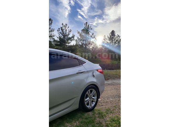 Sahibinden Hyundai Accent Blue 1.6 CRDI Mode 2012 Model