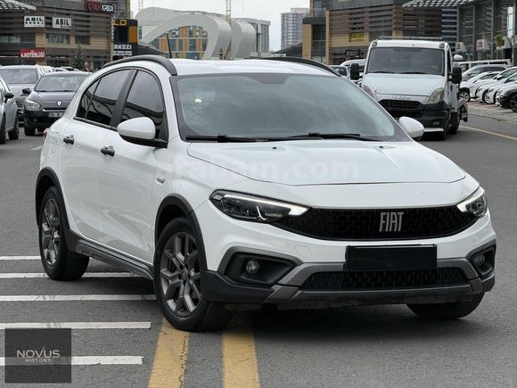 NOVUS MOTORS'dan 2022 EGEA CROSS 1.5 T4 HYBRID/URBAN/12 TAKSIT