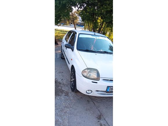 Sahibinden Renault Clio 1.4 RNA 2002 Model  313.000 km Beyaz