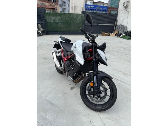 TERTEMİZ KUSURSUZ CB 750 HORNET 1600KM