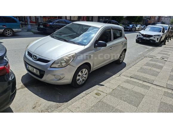 Sahibinden Hyundai i20 Troy 1.4 CRDi Prime 2011 Model  350.000 km Gri
