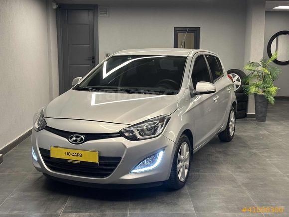 UC CARS HYUNDAI İ20 1.4 CVVT SENSE OTOMATİK-105.000KM