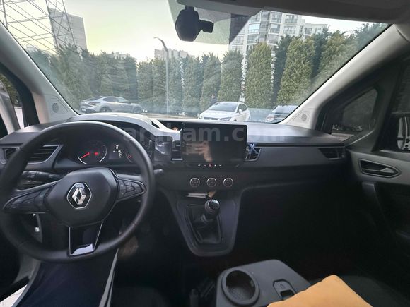 Sahibinden Renault Kangoo 1.5 BlueDCI L2 Equilibre 2024 Model 