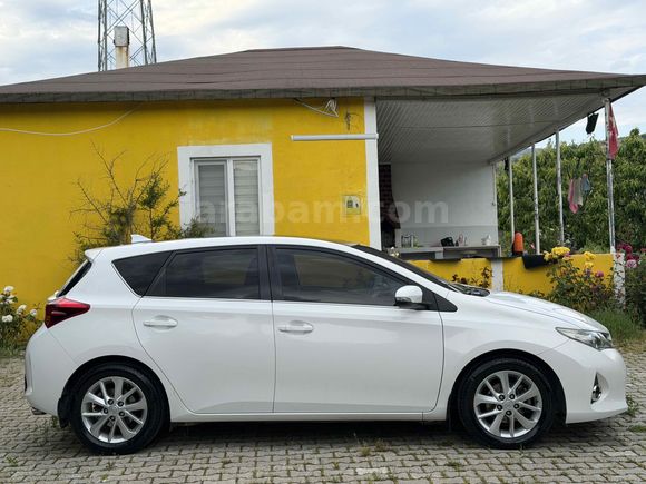 Galeriden Toyota Auris 1.4 D-4D Active Skypack 2013 Model Tokat