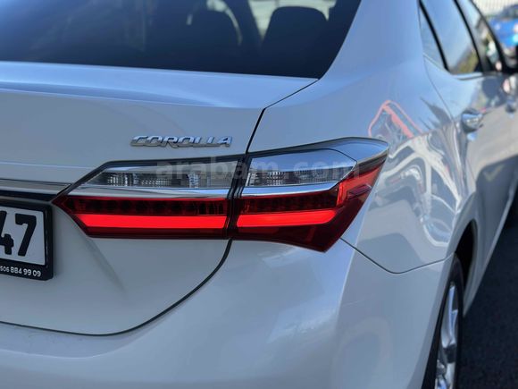 2017 ÇIKIŞLI Corolla HATASIZ BOYASIZ TRAMERSİZ 1.6 Advance