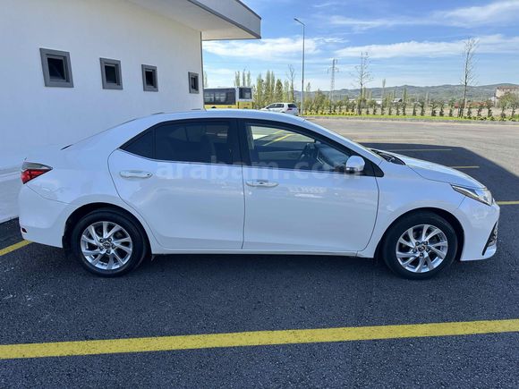 2017 ÇIKIŞLI Corolla HATASIZ BOYASIZ TRAMERSİZ 1.6 Advance