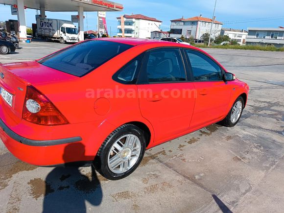 Sahibinden Ford Focus 1.6 TDCi Ghia 2008 Model  235.000 km Kırmızı