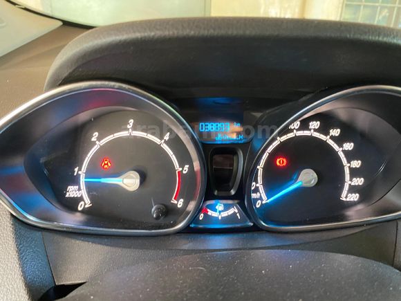 TRDE TEK FORD COURİER 38.000 KM HATASIZ ACİL