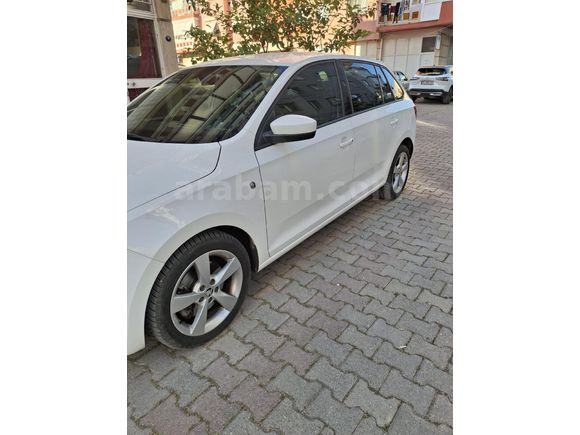Sahibinden Skoda Rapid 1.6 TDI Spaceback Elegance 2015 Model