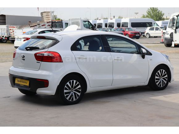 MBS BÜYÜKSOYLU'DAN 2015 MODEL KIA RIO 1.4 CRDI COMFORT