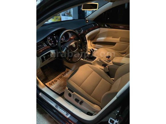 Sahibinden Skoda SuperB 1.4 TSI Elegance 2010 Model  190.000 km Siyah