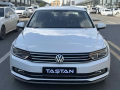 Galeriden Volkswagen Passat 1.6 TDi BlueMotion Comfortline 2015 Model hatasız boyasız 