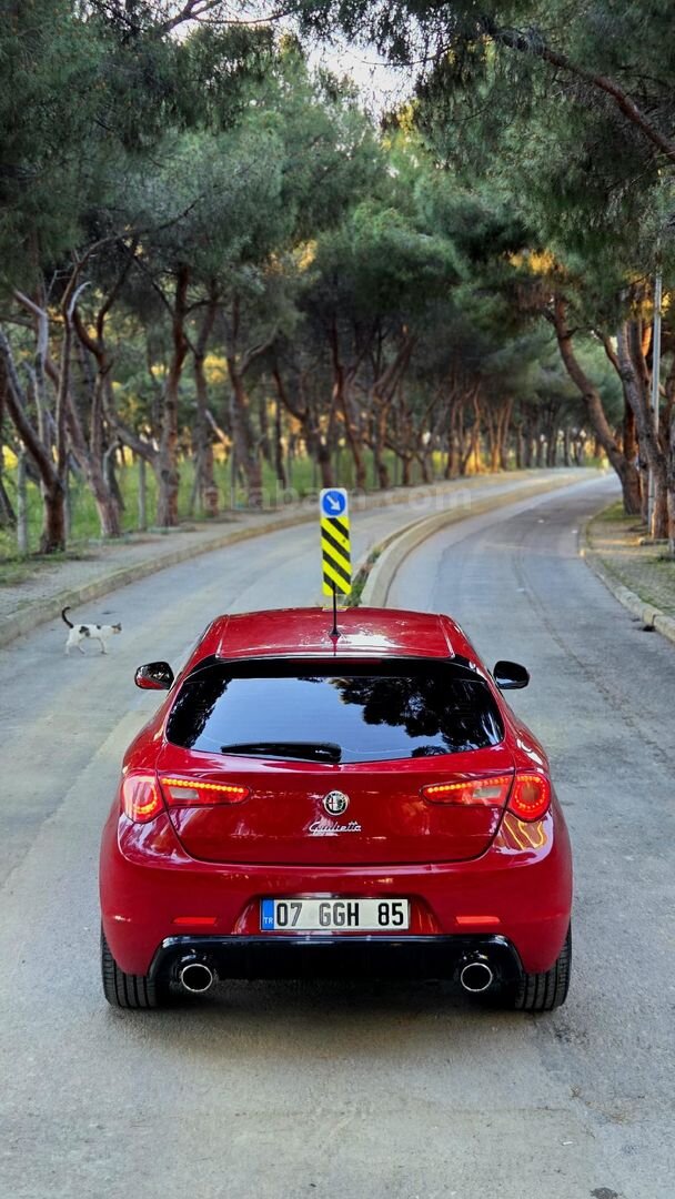 Sahibinden Alfa Romeo Giulietta 1.4 TB Progression Plus 2015 Model İstanbul 145.000 km Kırmızı 6