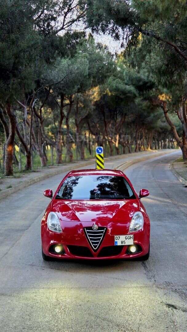 Sahibinden Alfa Romeo Giulietta 1.4 TB Progression Plus 2015 Model İstanbul 145.000 km Kırmızı 4