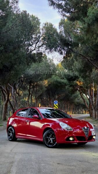 Sahibinden Alfa Romeo Giulietta 1.4 TB Progression Plus 2015 Model İstanbul 145.000 km Kırmızı