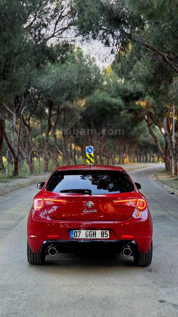 Sahibinden Alfa Romeo Giulietta 1.4 TB Progression Plus 2015 Model İstanbul 145.000 km Kırmızı 5