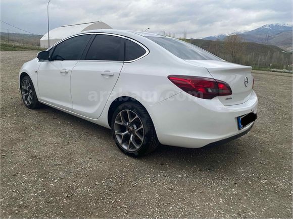 Opel Astra 1.6 Edition 2015 Model