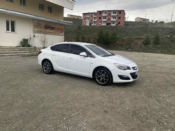 Opel Astra 1.6 Edition 2015 Model