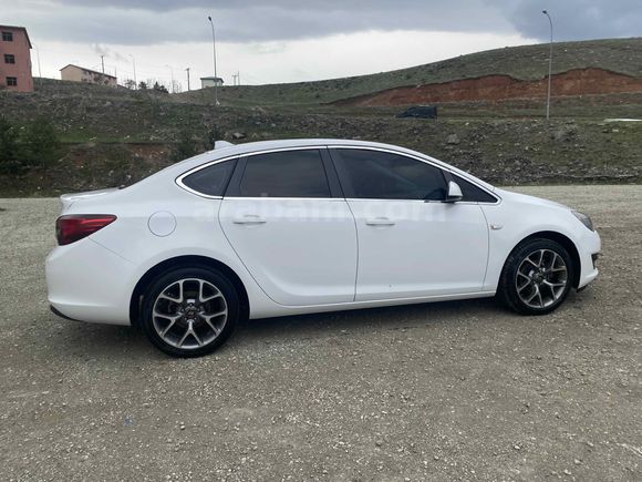 Opel Astra 1.6 Edition 2015 Model