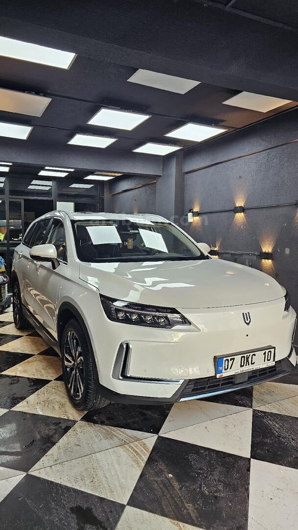 Sahibinden Skywell ET5 Legend 2023 Model İstanbul 27.800 km Beyaz 4