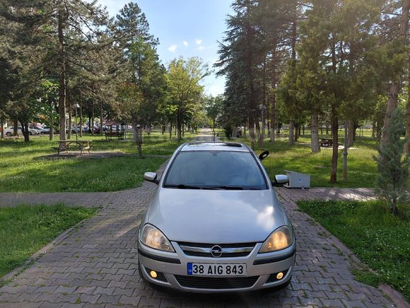 Galeriden Opel Corsa 1.4 Twinport Cosmo 2005 Model Kayseri