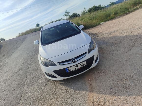 Memurdan Opel Astra 1.6 Edition 2013 Model  205.000 km Beyaz