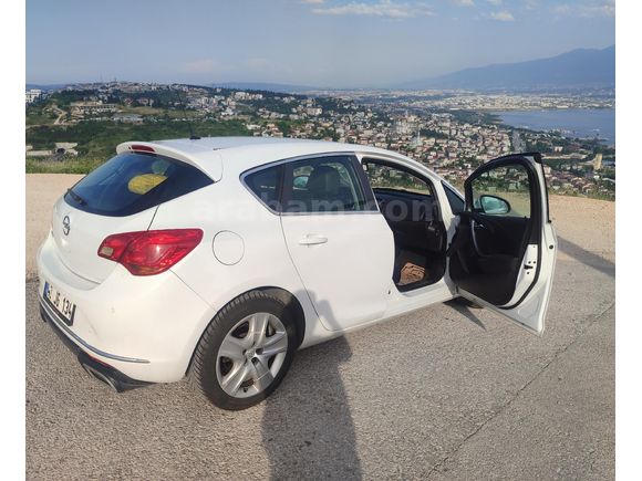 Memurdan Opel Astra 1.6 Edition 2013 Model  205.000 km Beyaz