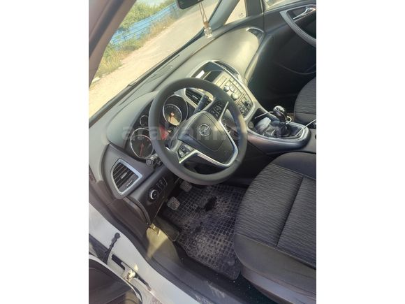 Memurdan Opel Astra 1.6 Edition 2013 Model  205.000 km Beyaz