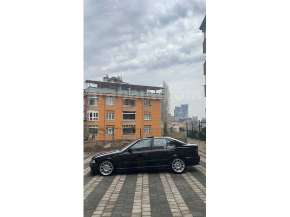 SCHWARZ PEARL E36 M50 B20 KAPALI GARAJ ARACI