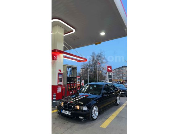 SCHWARZ PEARL E36 M50 B20 KAPALI GARAJ ARACI