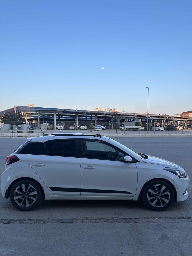 Sahibinden Hyundai i20 1.4 MPI Elite Smart 2017 Model Antalya 68.000 km Beyaz 5